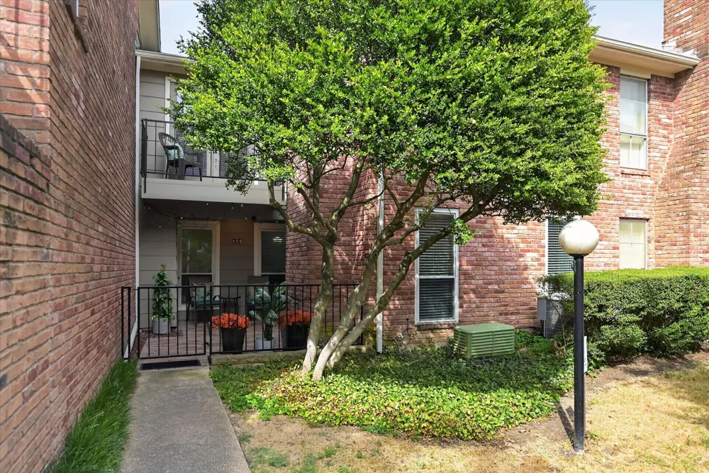 7510 Holly Hill Drive #124 Dallas, TX 75231