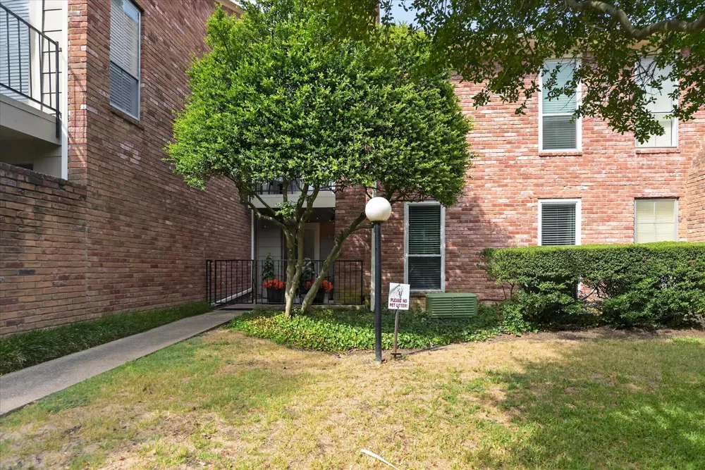 7510 Holly Hill Drive #124 Dallas, TX 75231