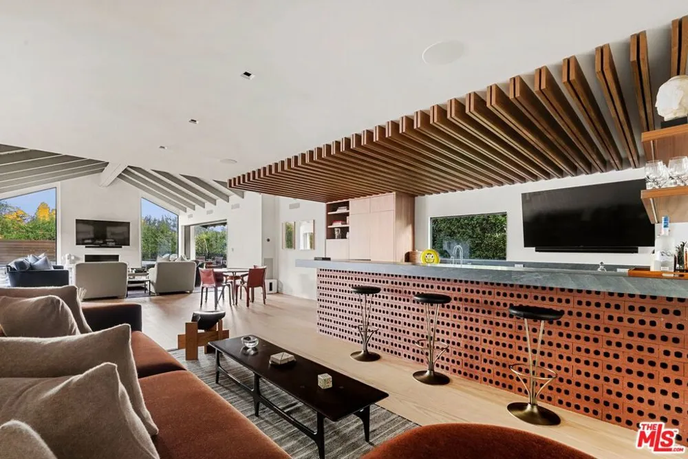 433 Bellagio Terrace Los Angeles, CA 90049