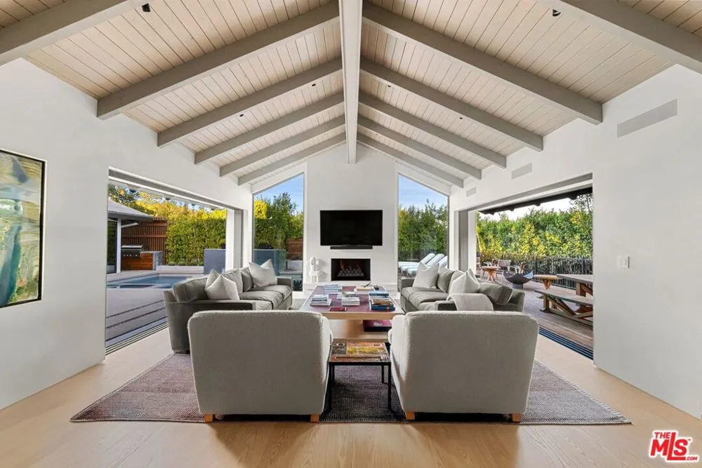 433 Bellagio Terrace Los Angeles, CA 90049