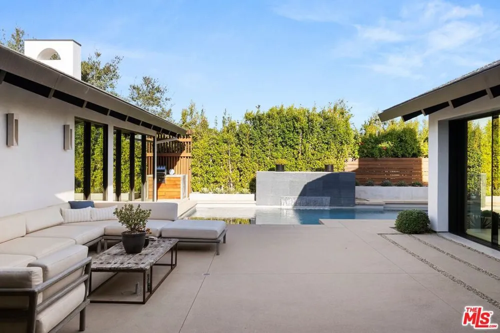 433 Bellagio Terrace Los Angeles, CA 90049