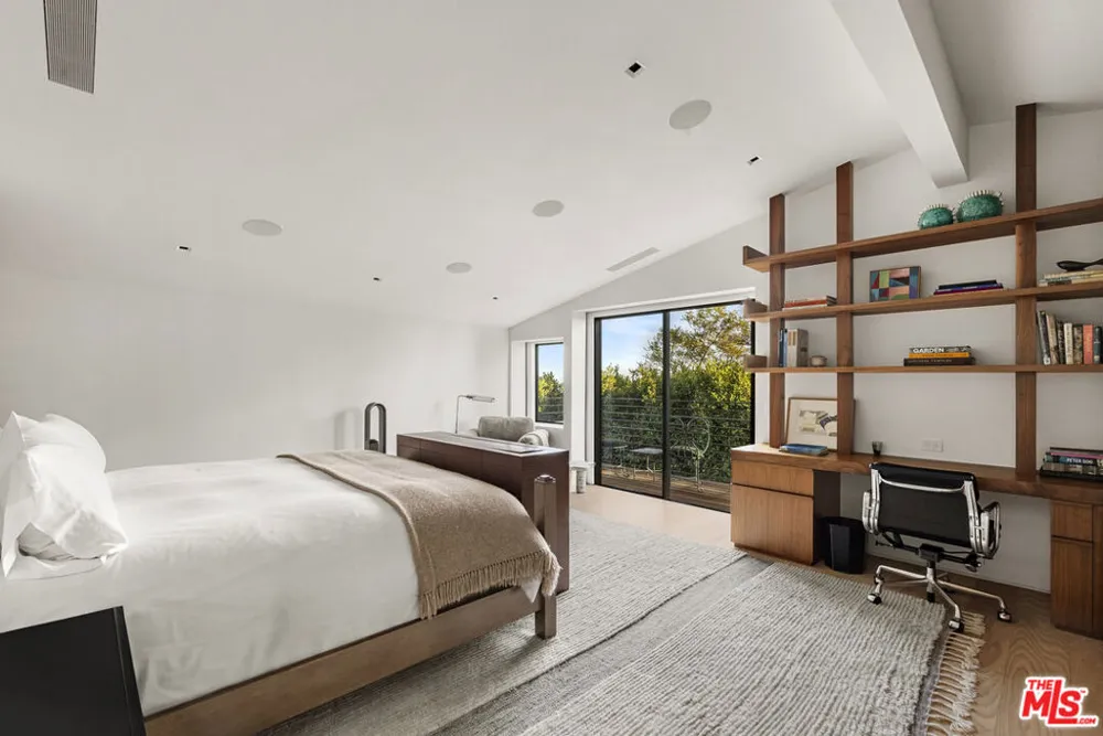 433 Bellagio Terrace Los Angeles, CA 90049