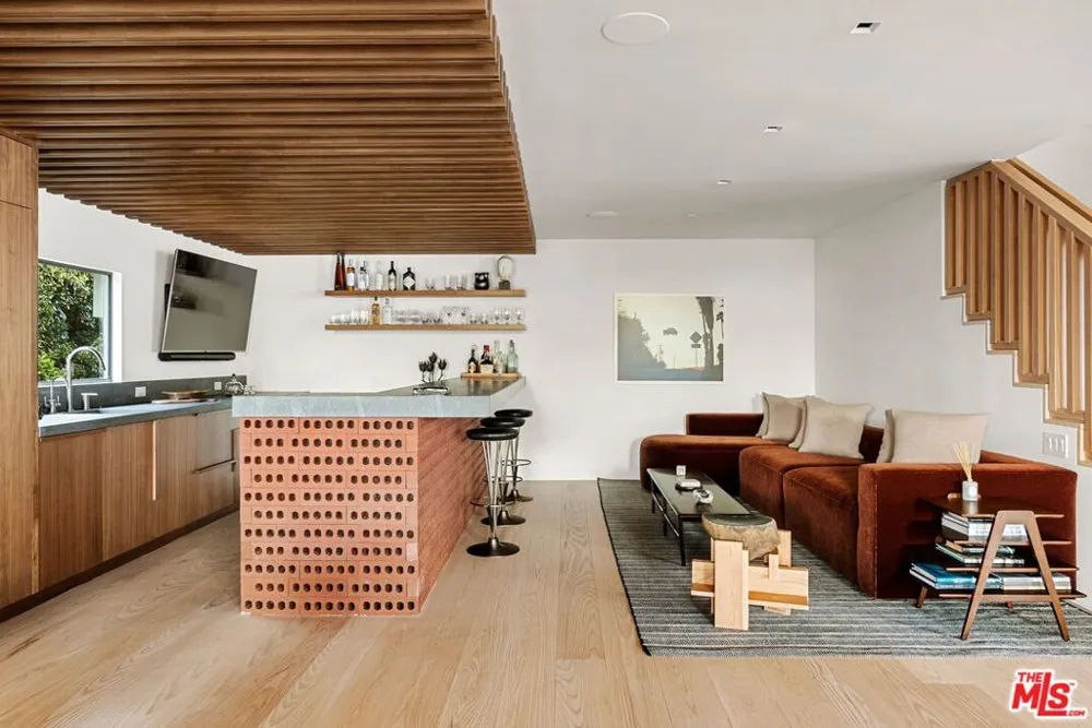 433 Bellagio Terrace Los Angeles, CA 90049
