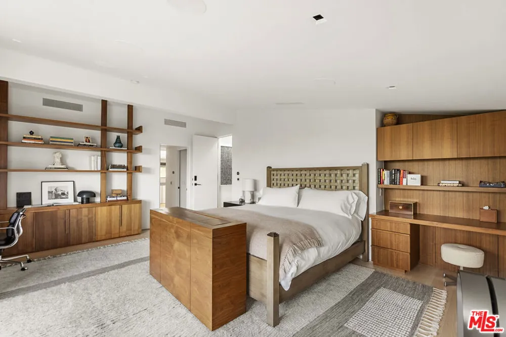 433 Bellagio Terrace Los Angeles, CA 90049