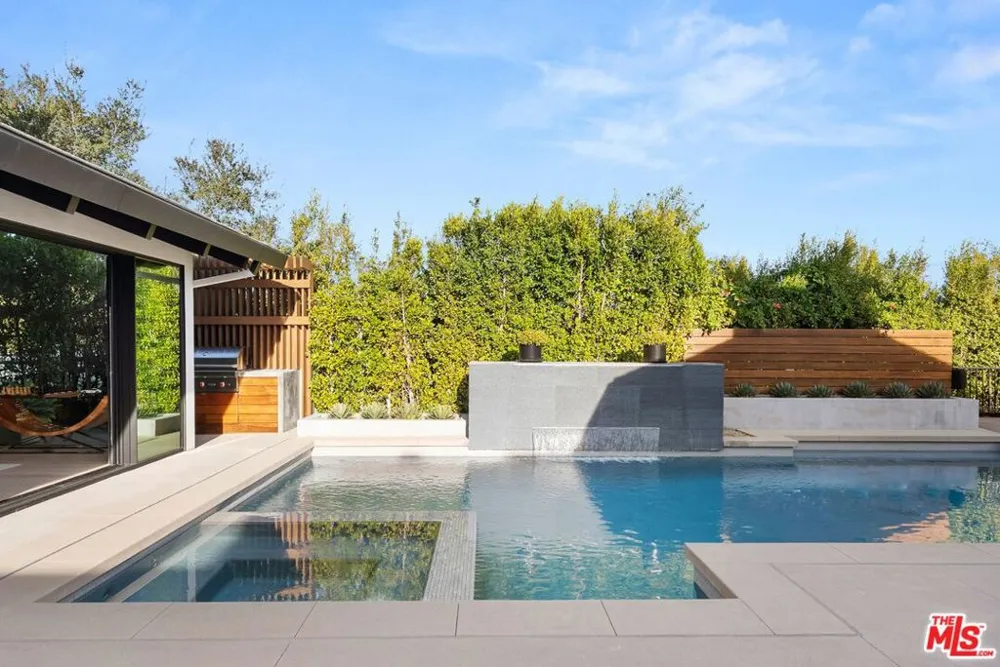 433 Bellagio Terrace Los Angeles, CA 90049
