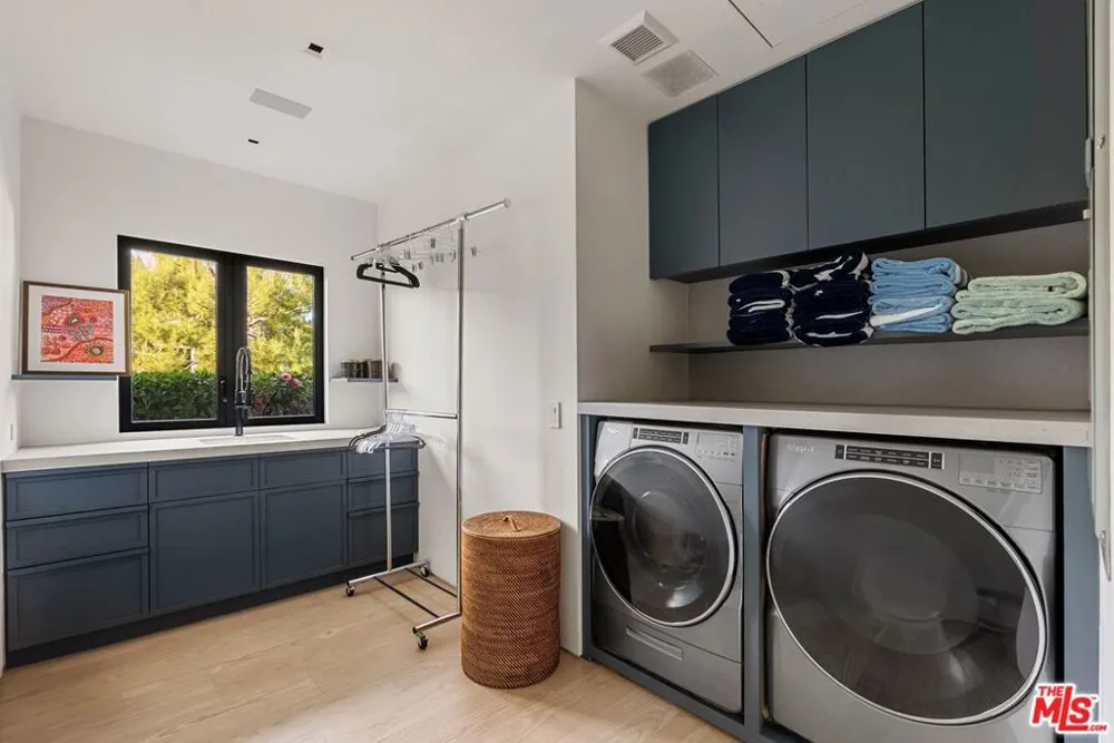 433 Bellagio Terrace Los Angeles, CA 90049