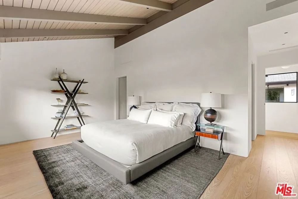 433 Bellagio Terrace Los Angeles, CA 90049