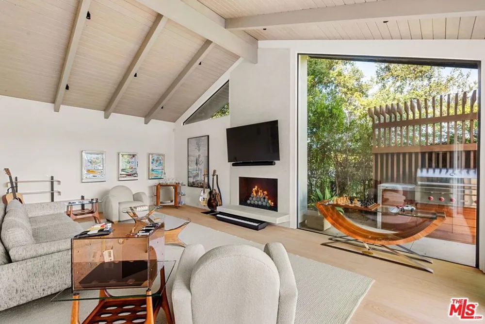 433 Bellagio Terrace Los Angeles, CA 90049
