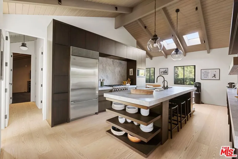 433 Bellagio Terrace Los Angeles, CA 90049