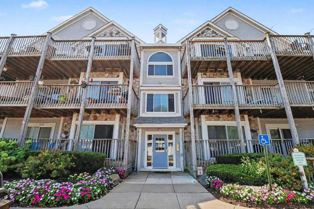 37522 Jefferson Avenue #103 Harrison Township, MI 48045