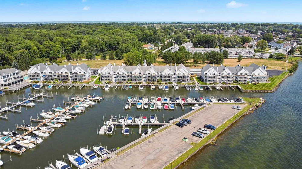 37522 Jefferson Avenue #103 Harrison Township, MI 48045