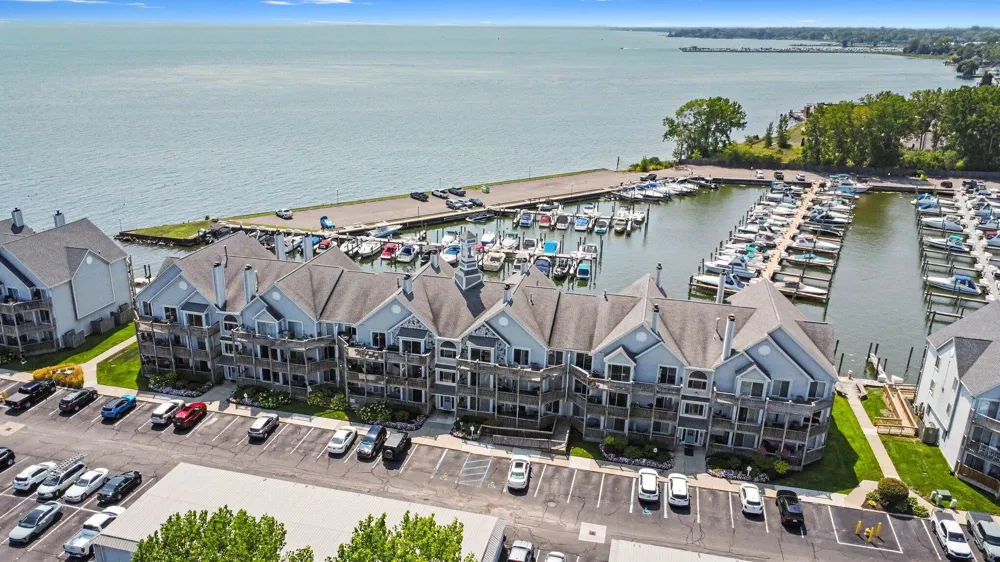 37522 Jefferson Avenue #103 Harrison Township, MI 48045
