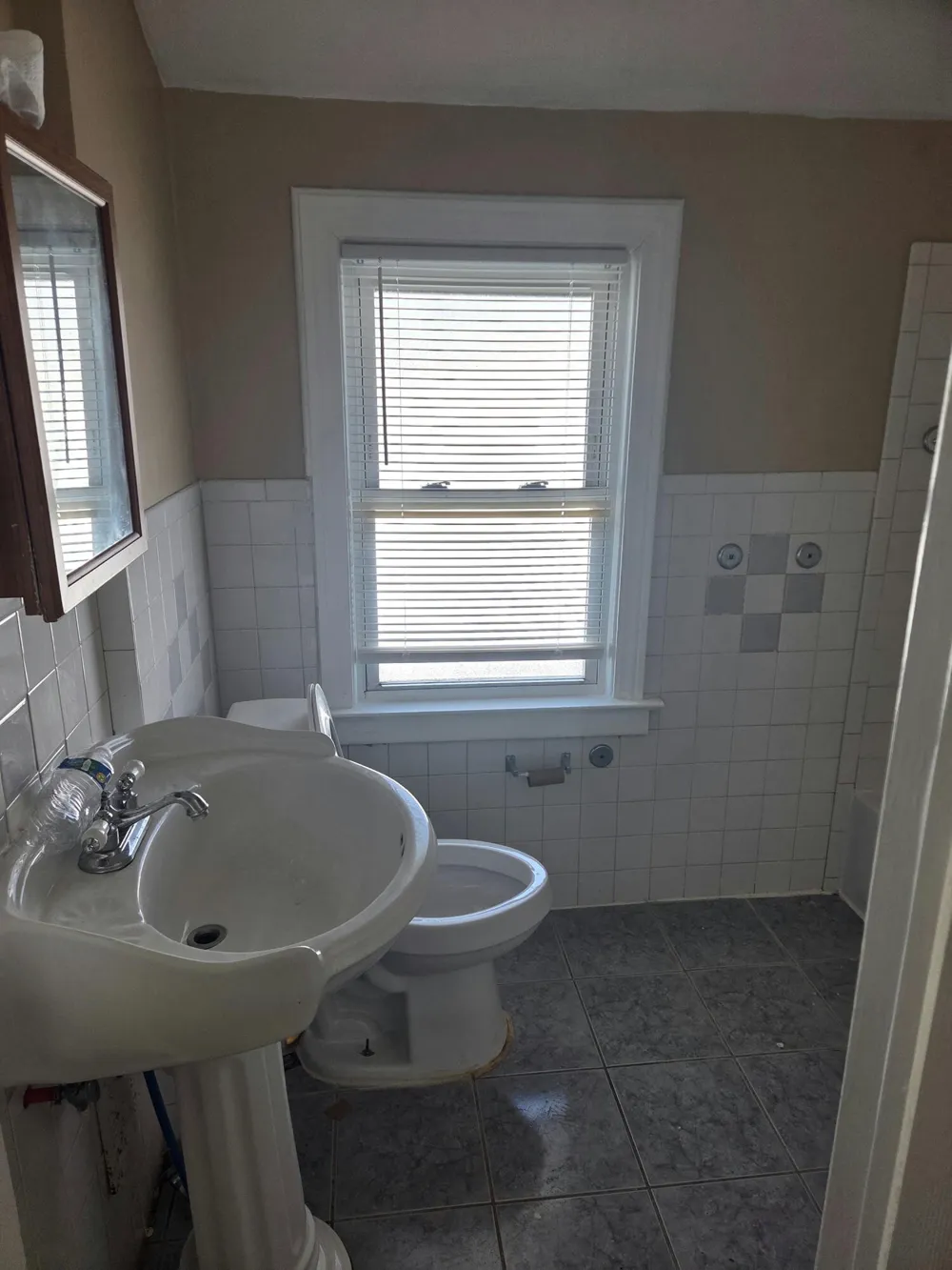 9124 Manor Detroit, MI 48204