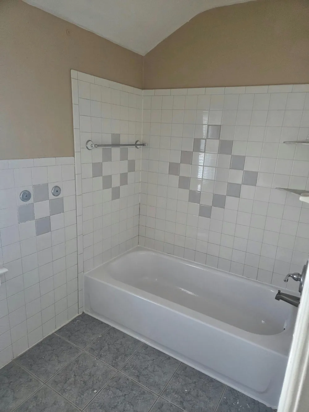 9124 Manor Detroit, MI 48204