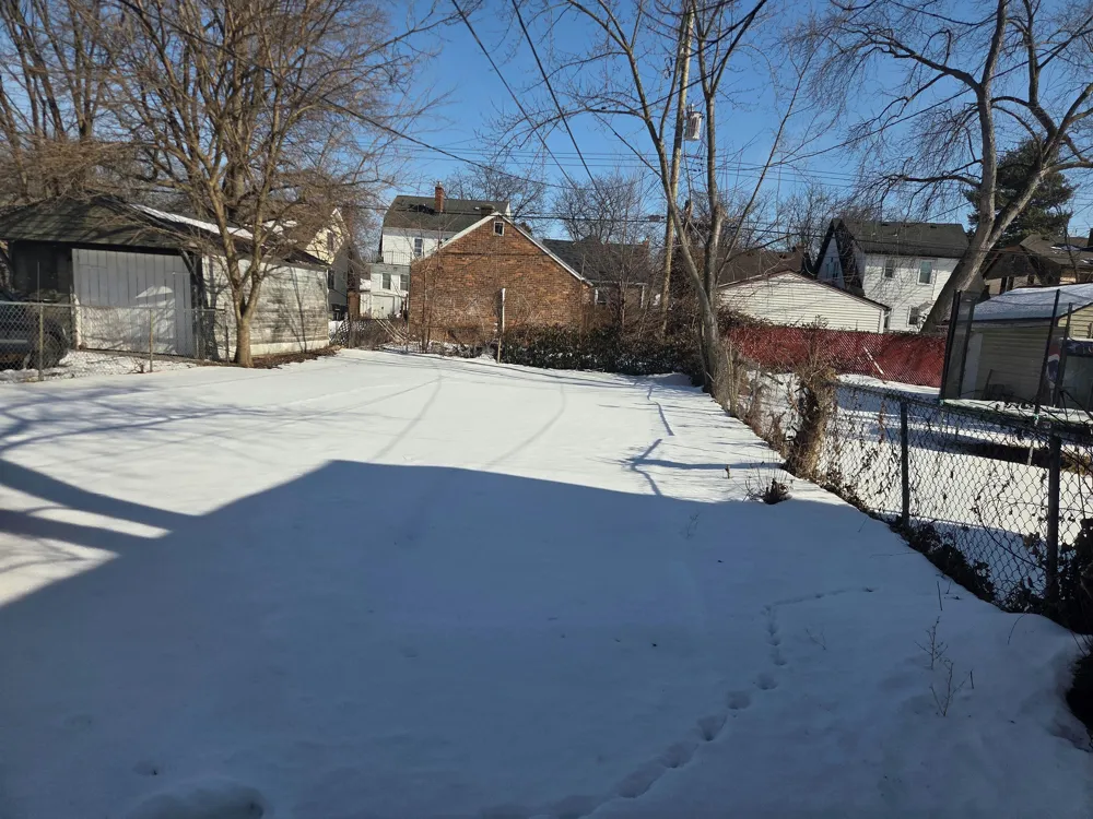 9124 Manor Detroit, MI 48204