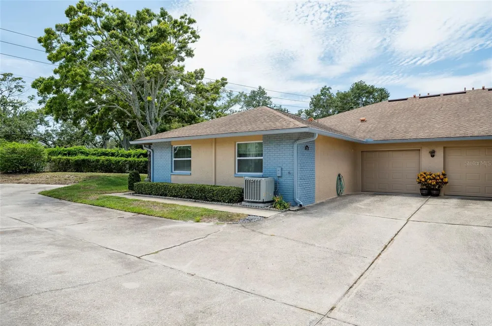 1245 SUTHERLAND COURT #1452 Dunedin, FL 34698