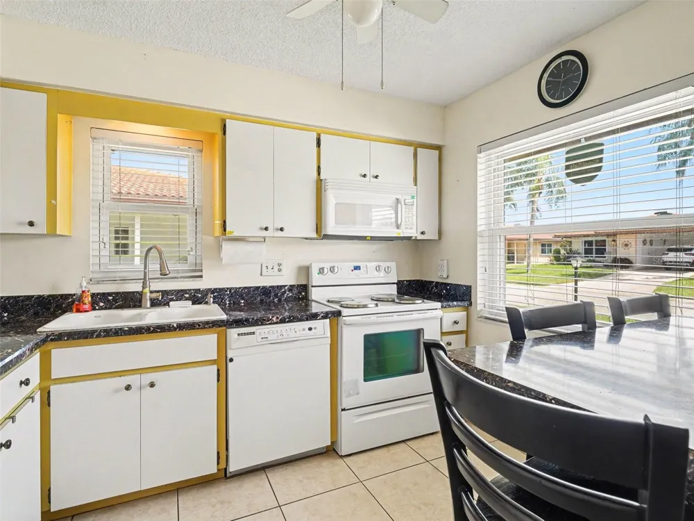 6608 AUBURN AVENUE Bradenton, FL 34207