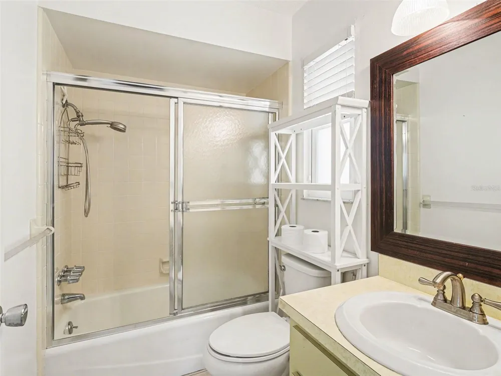 6608 AUBURN AVENUE Bradenton, FL 34207