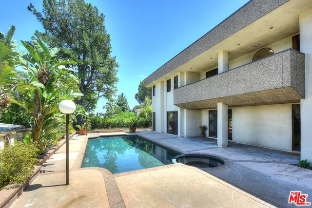 2408 VENUS DRIVE Los Angeles, CA 90046