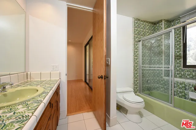 2408 VENUS DRIVE Los Angeles, CA 90046
