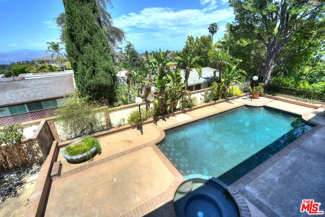 2408 VENUS DRIVE Los Angeles, CA 90046