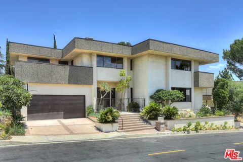 2408 VENUS DRIVE