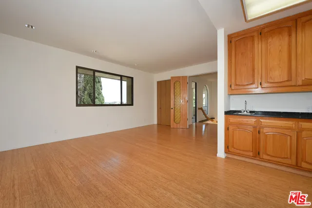 2408 VENUS DRIVE Los Angeles, CA 90046