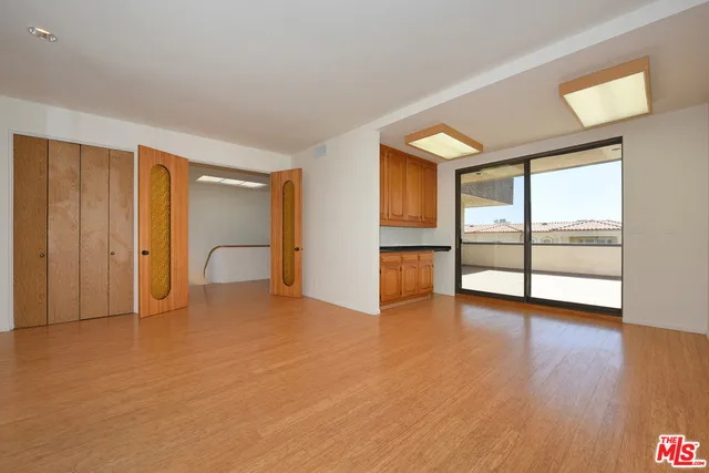 2408 VENUS DRIVE Los Angeles, CA 90046