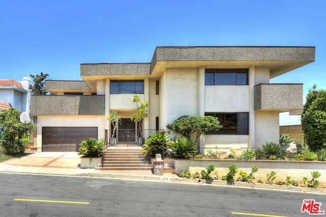 2408 VENUS DRIVE Los Angeles, CA 90046