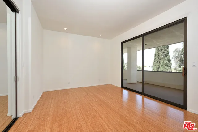 2408 VENUS DRIVE Los Angeles, CA 90046