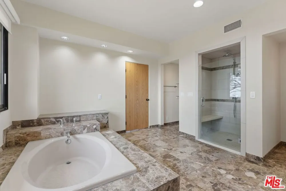 2408 VENUS DRIVE Los Angeles, CA 90046