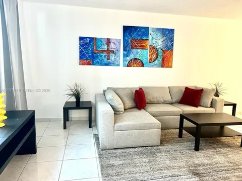 5401 Collins Ave #311