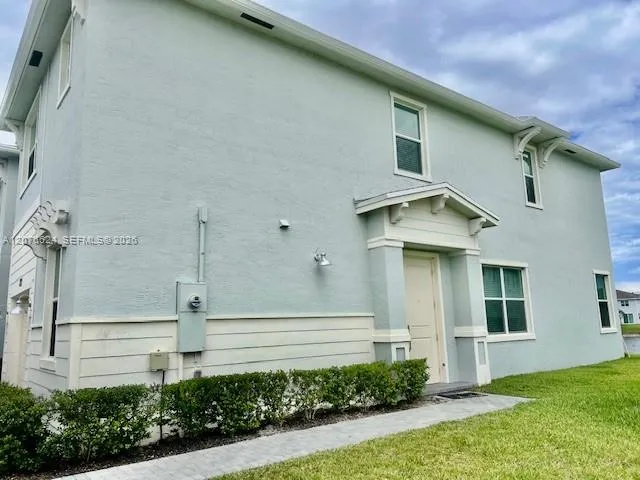 871 SE Grovebush Ln Port St. Lucie, FL 34984