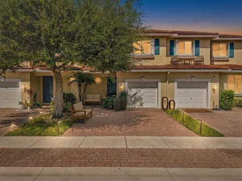 3028 EVERGREEN CIRCLE
