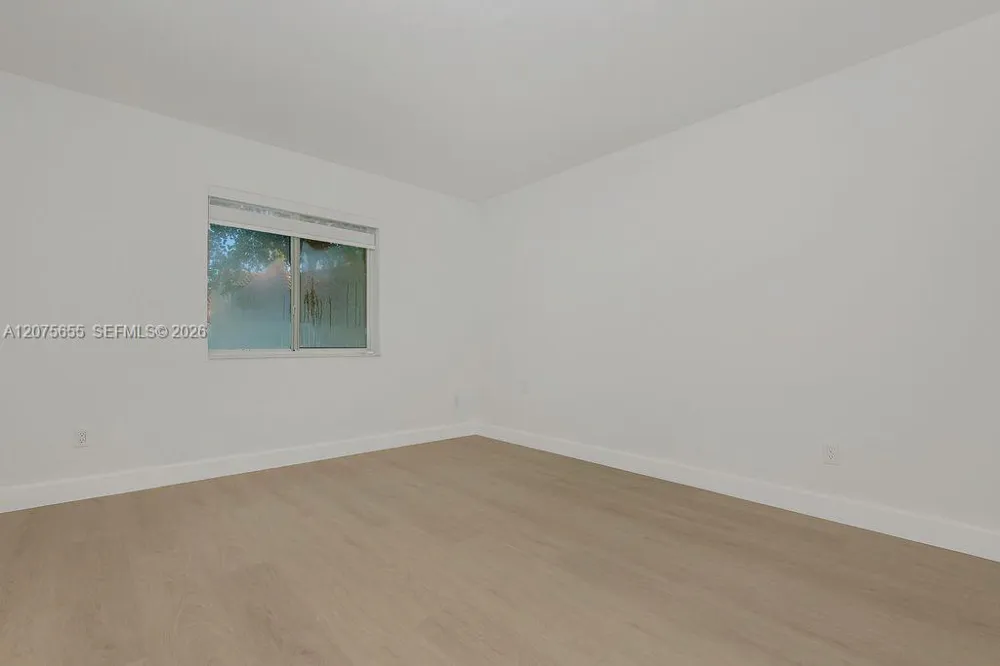 6931 Loch Ness Dr Miami Lakes, FL 33014