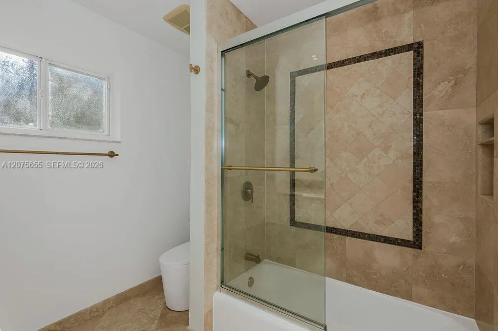 6931 Loch Ness Dr Miami Lakes, FL 33014