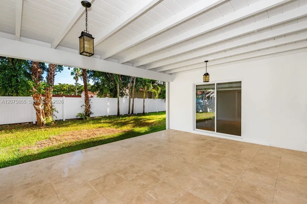 6931 Loch Ness Dr Miami Lakes, FL 33014