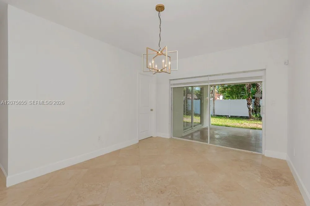 6931 Loch Ness Dr Miami Lakes, FL 33014