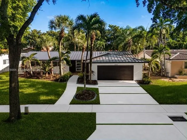 6931 Loch Ness Dr Miami Lakes, FL 33014