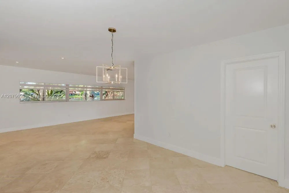 6931 Loch Ness Dr Miami Lakes, FL 33014