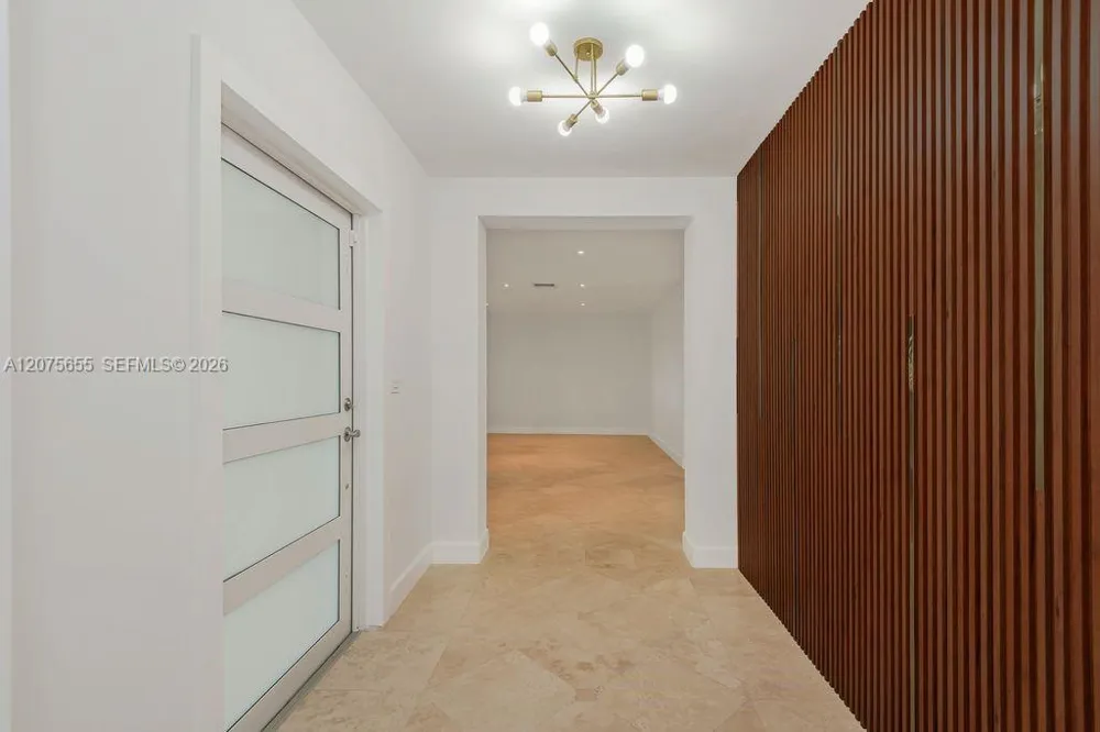 6931 Loch Ness Dr Miami Lakes, FL 33014