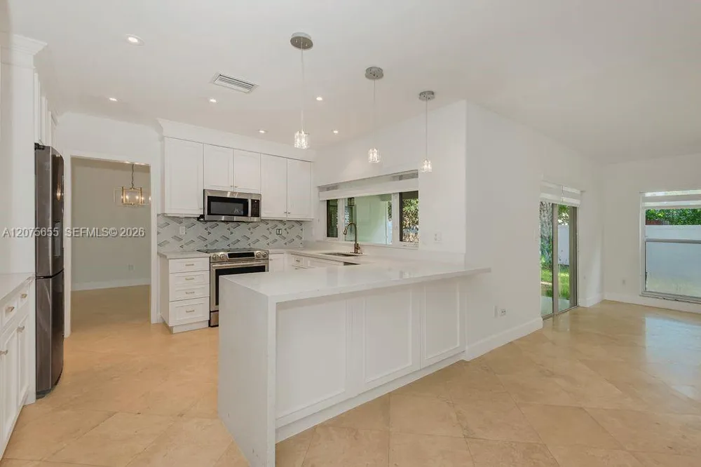 6931 Loch Ness Dr Miami Lakes, FL 33014