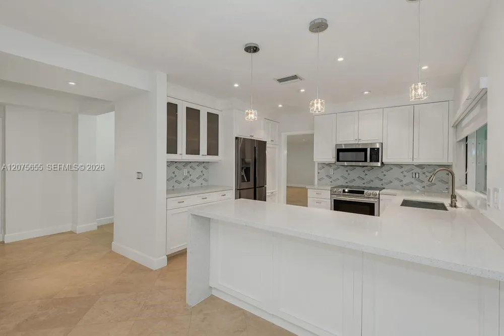 6931 Loch Ness Dr Miami Lakes, FL 33014