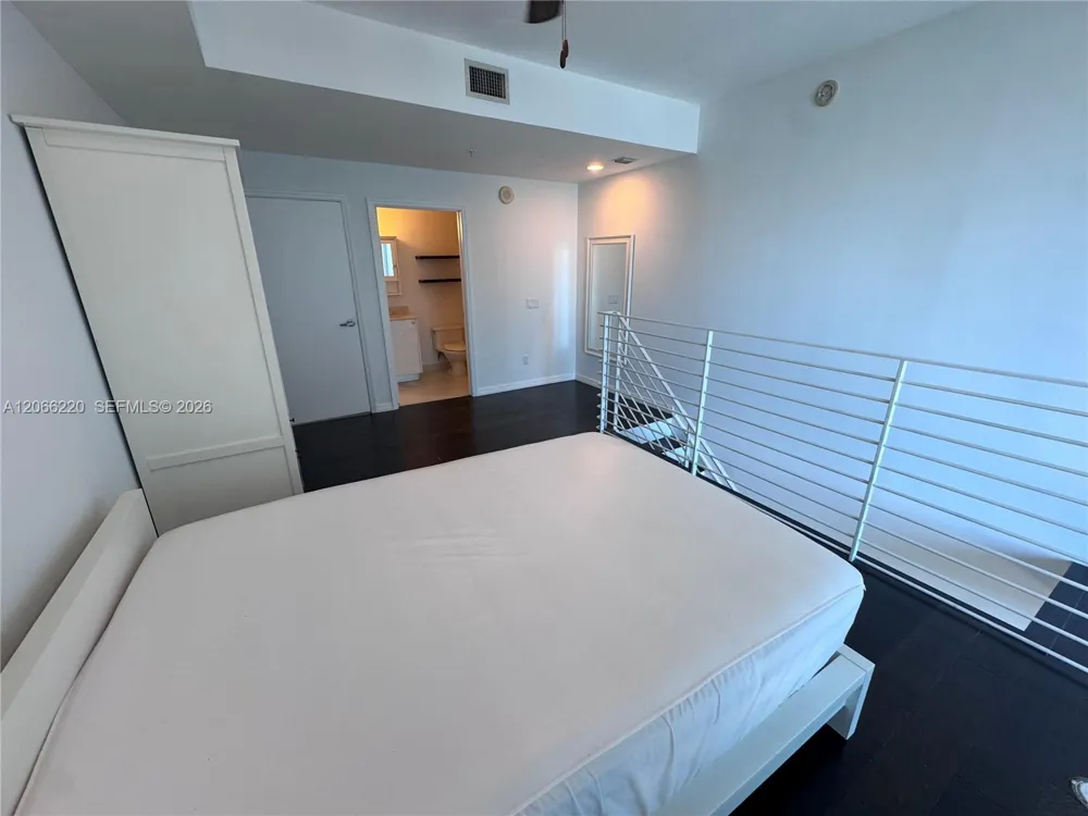 60 SW 13th St #2202 Miami, FL 33130