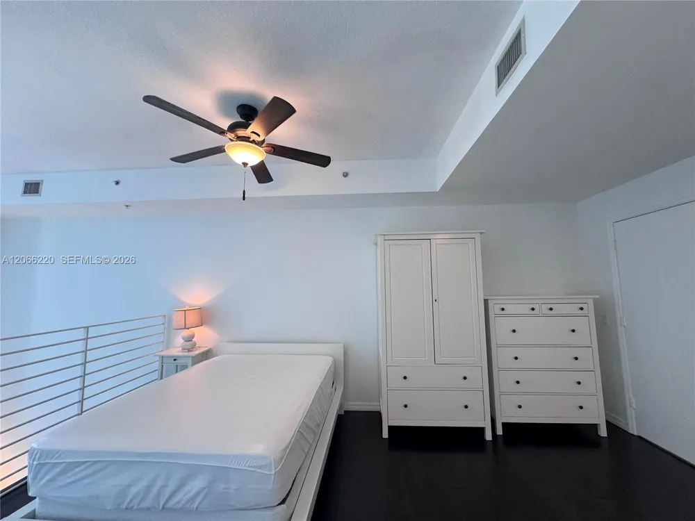60 SW 13th St #2202 Miami, FL 33130
