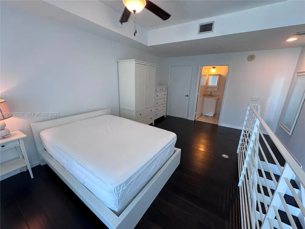 60 SW 13th St #2202 Miami, FL 33130