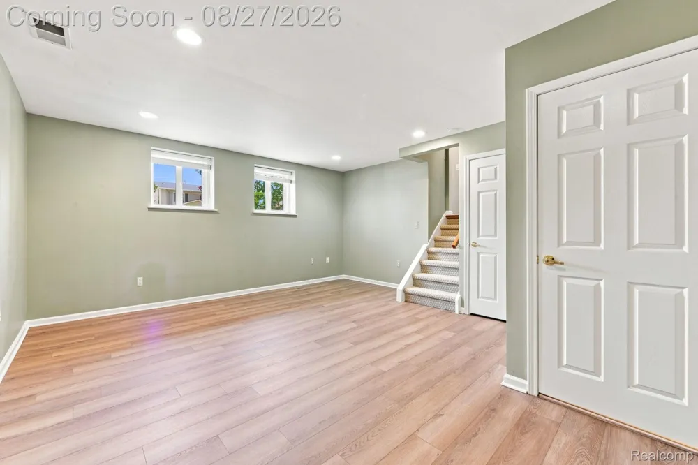 42120 Ridge Road W Novi City, MI 48375