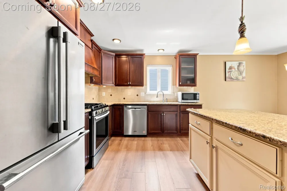 42120 Ridge Road W Novi City, MI 48375