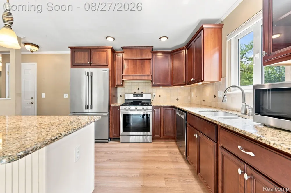 42120 Ridge Road W Novi City, MI 48375