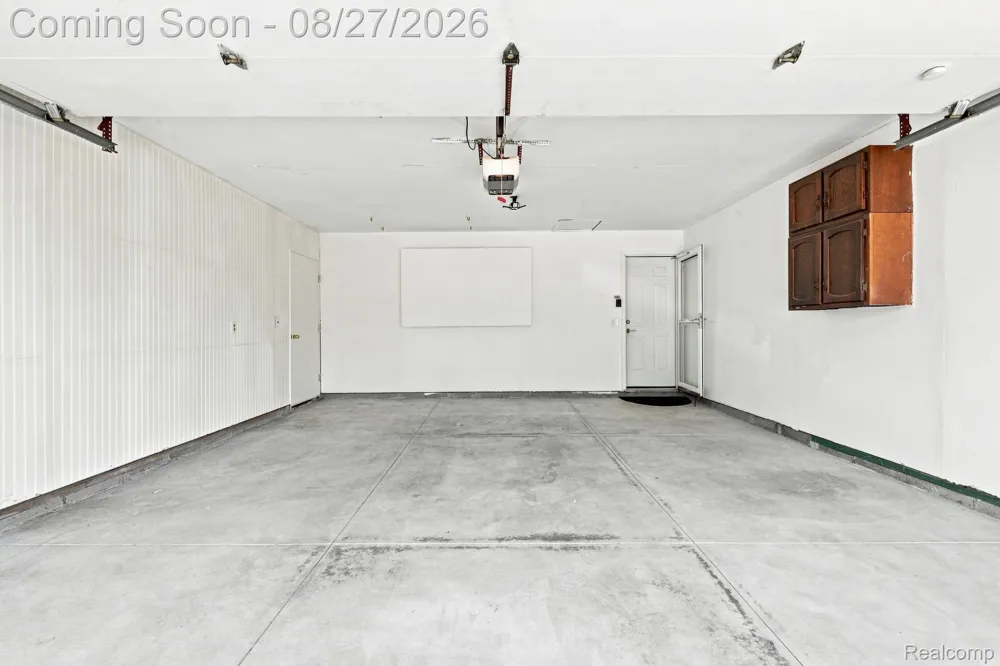 42120 Ridge Road W Novi City, MI 48375